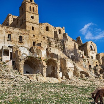 Basilicata insolita: Craco, la città fantasma e Rabatana Basilicata insolita: Craco, la città fantasma e Rabatana