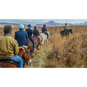 Passeggiata a cavallo e aperitivo nel materano