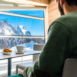 Mont Blanc and Courmayeur aboard a luxury car Mont Blanc and Courmayeur aboard a luxury car
