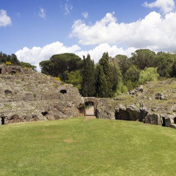 Visita a Caprarola e Sutri, le perle della Tuscia Visita a Caprarola e Sutri, le perle della Tuscia