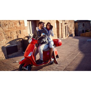 Tra città e colli bolognesi in vespa con pausa caffè