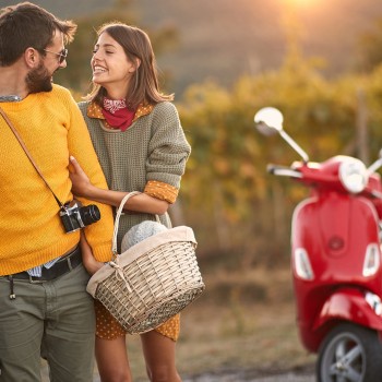 Giro in Vespa alla scoperta di Bologna e dei colli bolognesi (1pax) Giro in Vespa alla scoperta di Bologna e dei colli bolognesi (1pax)