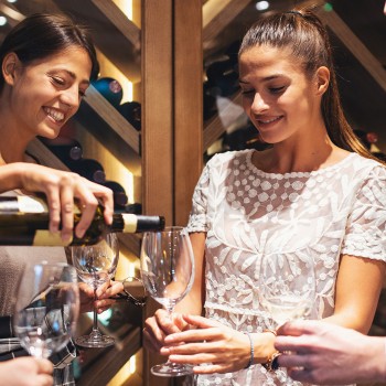 Storia e tradizione in un bicchiere di vino a Trento Storia e tradizione in un bicchiere di vino a Trento