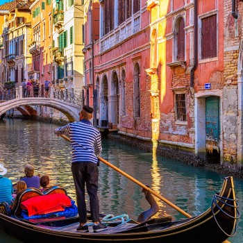 Tour in gondola a Venezia, da provare una volta nella vita! Tour in gondola a Venezia, da provare una volta nella vita!