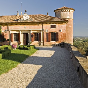 Rocca Bernarda: visita e degustazione vini con un Picolit Rocca Bernarda: visita e degustazione vini con un Picolit
