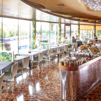 Viaggio sensoriale nel pregiato Ristorante La Di Moret Viaggio sensoriale nel pregiato Ristorante La Di Moret