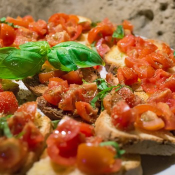 La Città dei Sassi e i suoi tesori enogastronomici La Città dei Sassi e i suoi tesori enogastronomici